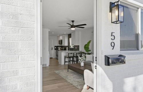 Cozy 2BR Retreat with Backyard Lounge - Foto 16