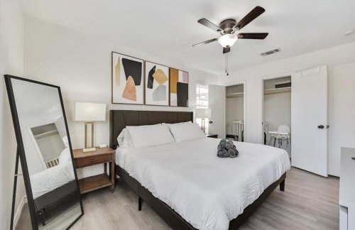 Luxury 4Bed 2Bath Hidden Gem w Backyard Oasis - Foto 15