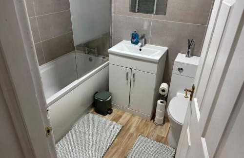 Cozee 2-bed in WV11 ideal for long work stays & relocation cls to New cross hospital M54&M6 - Foto 16