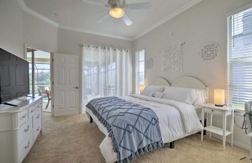 Bright and Sunny Riverview Oasis with Pool and Pond - Foto 16