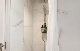 Period Henley 2 bed apt with parking for 1 car - Foto 8