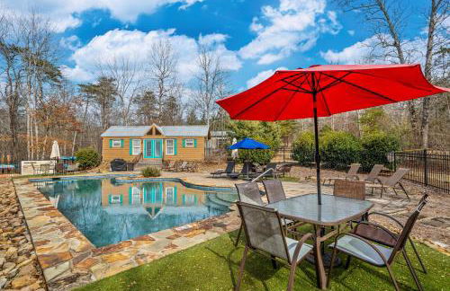 River Cabin - Fire Pit, Kayaks, Games, Dog Park - Foto 54