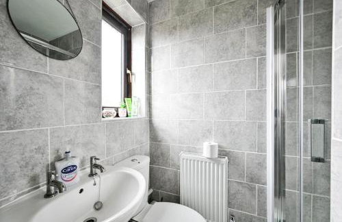 Quiet & Modern Contemporary Home for Work & Family - Foto 16