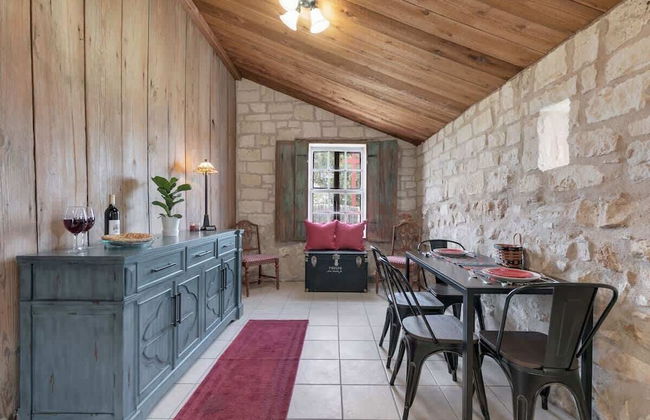 Gorgeous Barn Cabin 10min From Main St! - Foto 8