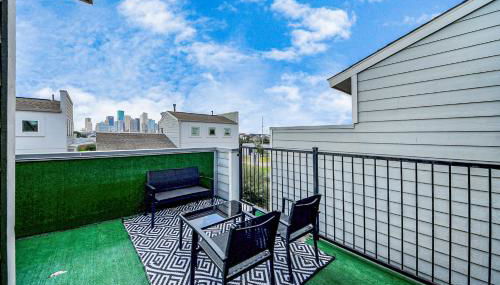 AMAZING ROOFTOP! DOWNTOWN SKYLINE VIEWS!!! SLEEPS 15 - Foto 2