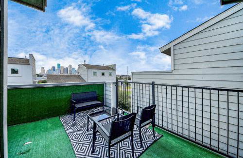 AMAZING ROOFTOP! DOWNTOWN SKYLINE VIEWS!!! SLEEPS 15 - Foto 2