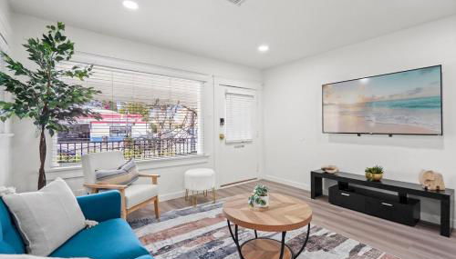 1 mile from the Beach Fire Pit, Patio, Parking! - Foto 2