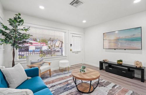 1 mile from the Beach Fire Pit, Patio, Parking! - Foto 2