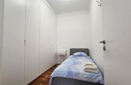 Almada Lisbon em frente dos transportes públicos - Foto 29