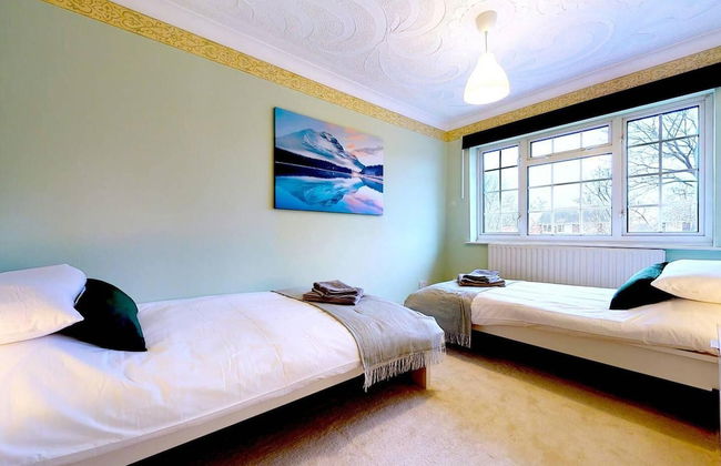 Captivating 4-bed House in Milton Keynes - Foto 12