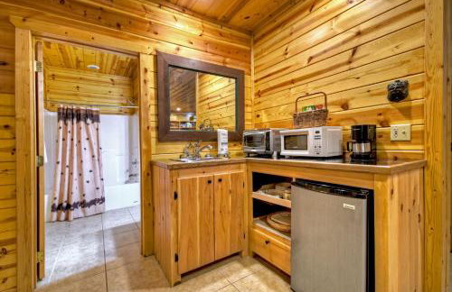 A Little Bit of Heaven Swim in the creek soak in the hot tub and relax in comfort - Foto 21