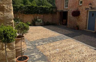 The Menagerie - Photo 1