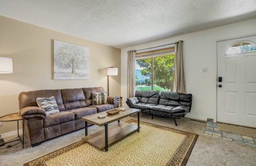 Alder Nest Cozy Retreat w Fire Pit & Workspace - Foto 8