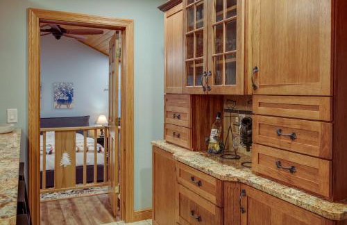 Adirondack Retreat with Heated Pool and Scenic Views! - Foto 9