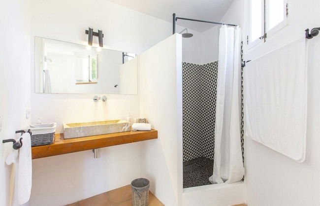 Stunning Farmhouse With Private Pool - Photo 25