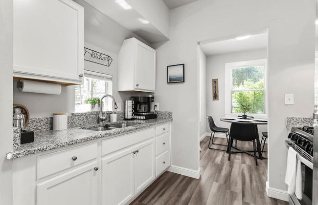 Charming 1BR Sanctuary w/ FREE Parking - Photo 15