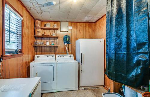 2 Mi to MSU Campus! Family Abode with Spacious Yard - Foto 13