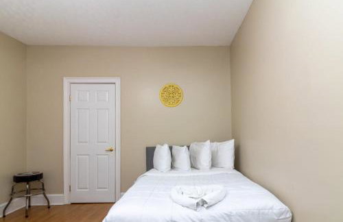 The Broadway Bungalow Walk to Riverwalk Dining! - Foto 14