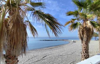 Castell Beach - Sea front - parking - swimming pool - Foto 17