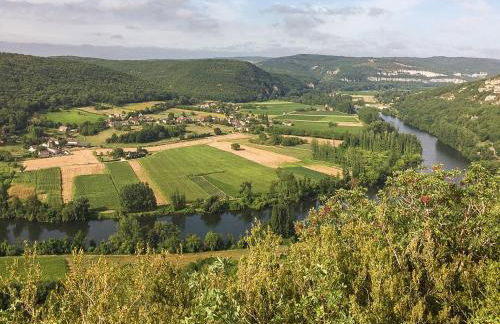 Historic Mansion by River Cénevières - Foto 38