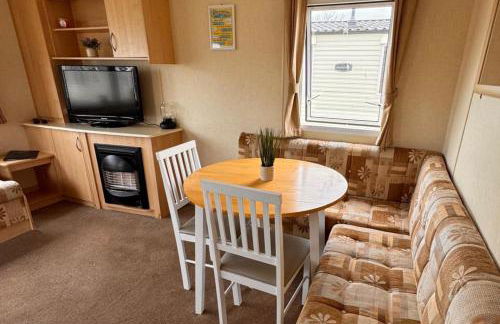 3 Bed Caravan - Sleeps 8 - Pet Friendly, Parking - Foto 75