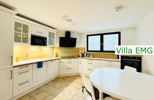 Luxury Ferienhaus Spa Villa Gernsbach mit Pool, Sauna, Garten, Kamin bis 22 Personen - Foto 3