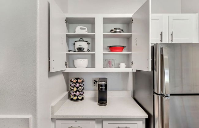 1st Fl King Beds Pool Garage - Near AFB - Foto 12