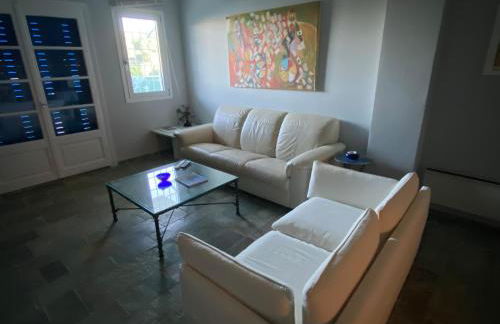 RETREAT VILLA BY THE SEA WITH POOL IN PORTO HELI - Foto 44