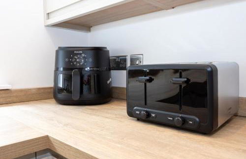 Stanway Apartments- Free Parking & Close To Tram Stop - Photo 45