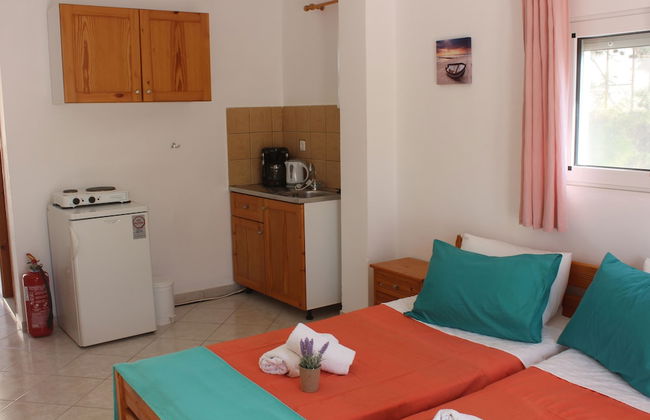 Aaron Studios Apartments - Photo 16