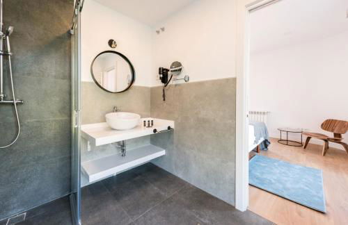 Plaza de España Skyline - Photo 26