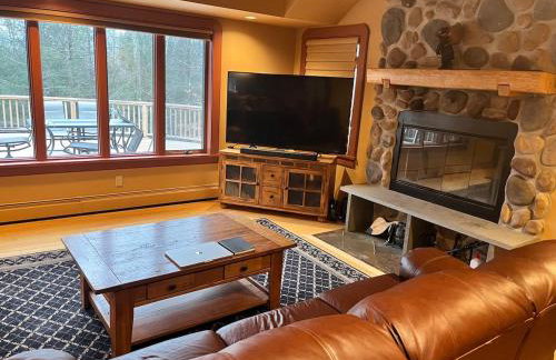 Stunning 5BR at Hunter and Windham w Oversized Deck, 5 Acres, and Mountain View - Foto 8