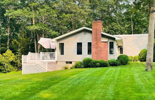 Contemporary 3BR Retreat in East Hampton - Foto 28