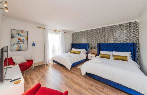 Two Condos on Music Row that Sleeps 14 with POOL and Parking - Foto 64