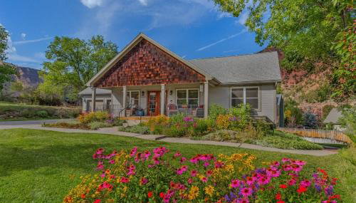 Cozy Home with Sauna 5 bedrooms 3 bathrooms Sleeps 12 - Photo 1, Garden, Garden view