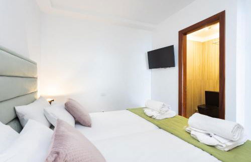 Sunset Horizon Spa Retreat by Eden Rentals - Foto 16