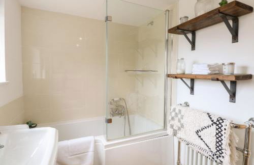 The Lodge - Photo 19