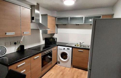 Large 2 bed flat in Bolton - Photo 7