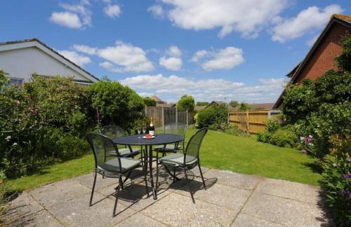 CHURCH ROAD by BOURNECOAST - A Spacious Bungalow in the Popular Hengistbury Head Area Near the Sandy Beaches - HB5830 - Foto 20