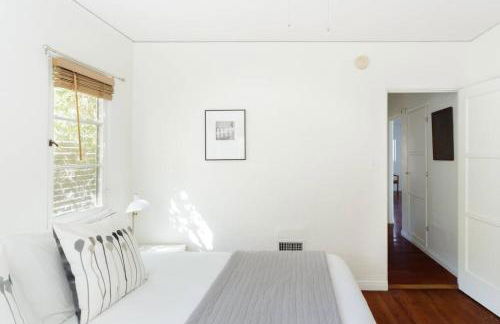 Silver Lake Mid-century Nestled in the Treetops - Foto 16