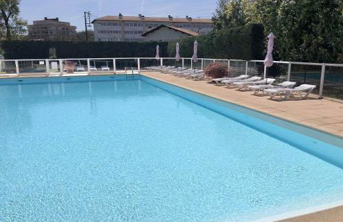 Studio au calme avec piscine, face golf, parking gratuit, tout à pied à 10mn centre ville - Foto 17