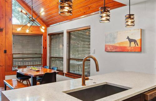 Cabin Masterpiece on Private Lake 3 bedroom - Foto 19