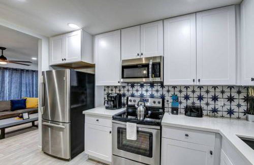 Modern Home-Downtown-3 Bedroom- King Bed - Foto 20