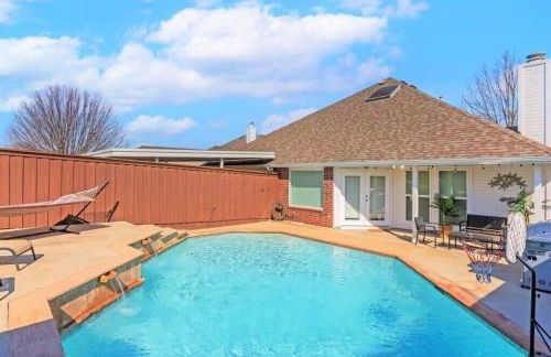 Deluxe Poolside Home, Modern 5BR with Gaming Room - Foto 43