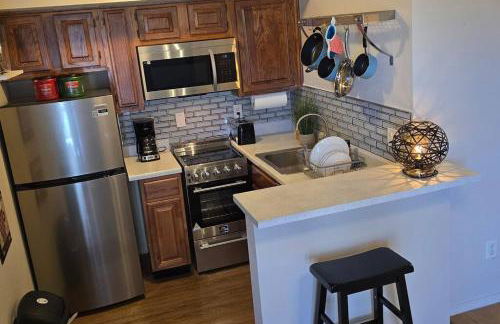 Cozy Updated Cove of Heaven, 5mins to Lake Hefner! - Photo 2