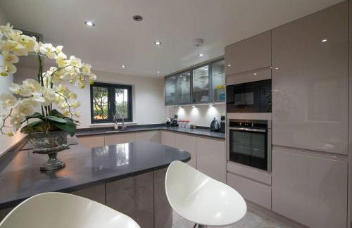 Luxury Coach house next to woodland in Knutsford - Photo 43