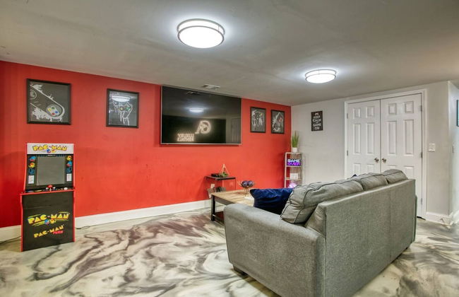 Lrg 5BR 5BA Home w 10 Beds Pool Hottb Gamerm2 - Foto 12