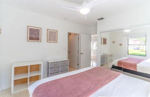 Renovated Apts with Kitchen, Fast WiFi, Smart TV, Roku & Pool Onsite 4 mi to Surfside Beach - Foto 45