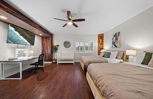 Entire Private Home with 4 Bedrooms 2 Bathrooms, 6 Beds, Hot Tub, King Bed, 6 Parking, Big Yard, Available Now - Foto 9