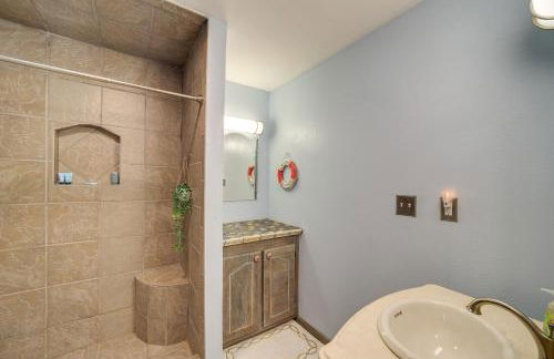 Lakefront Eufaula Cabin with Fire Pit and Private Dock - Foto 21